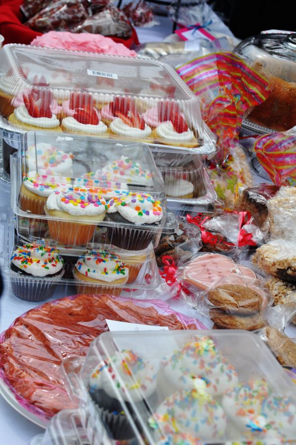 bakesaleday3 More yummyness